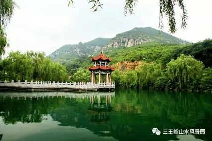 泉水泳池