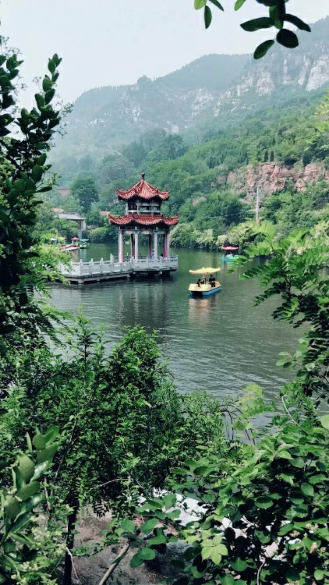 泉水泳池