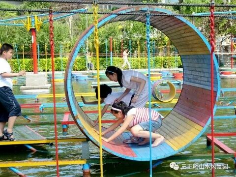 泉水泳池