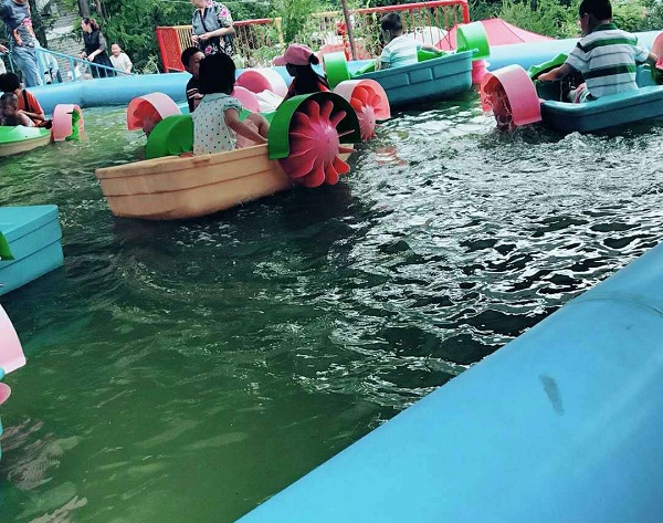 泉水泳池