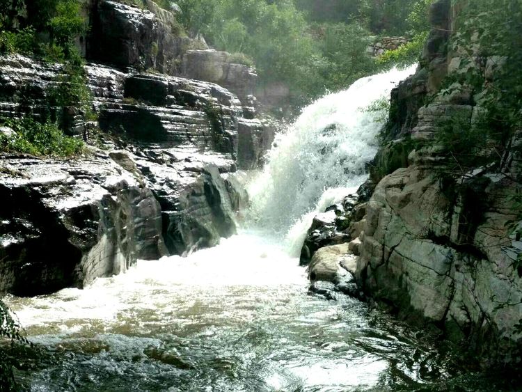 泉水泳池