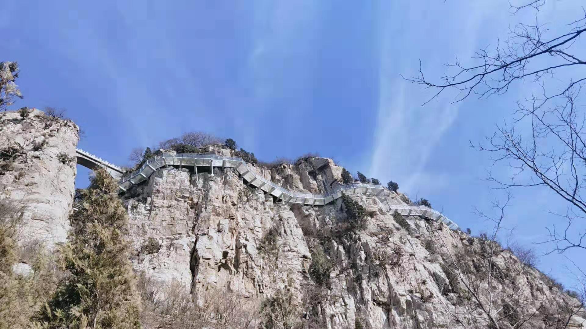 泉水泳池